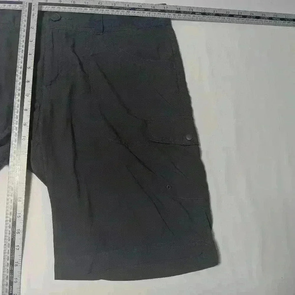 Columbia Omni Wick Cargo Shorts.  Ladies size 12 - Picture 8 of 8